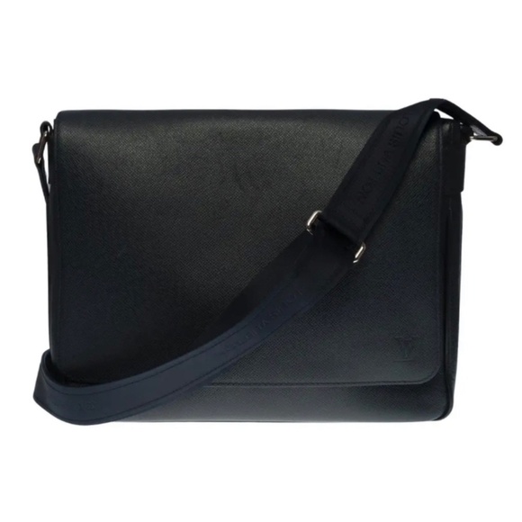 Louis Vuitton Taiga Messenger Bag Black Crossbody Old Money Luxury Maximalist - Picture 1 of 16